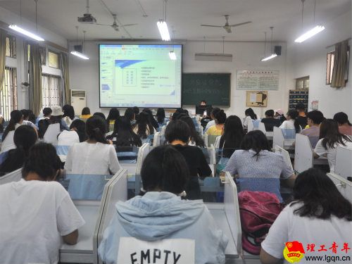 外国语学院举行2019年暑期社会实践培训会 3.jpg