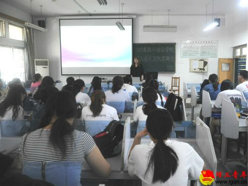 外国语学院举行2019年暑期社会实践精品重点团队立项答辩会 1.jpg